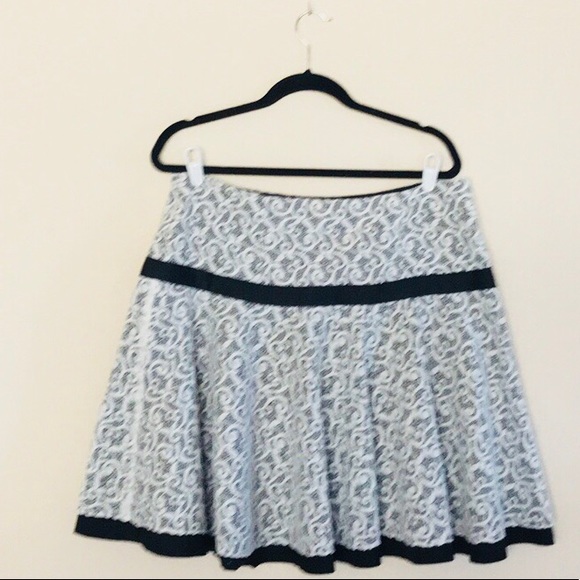 Pleated skirt - Picture 1 of 3
